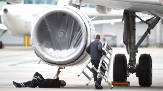 Индустриални гиганти са притиснати от стагнация и засилваща се външна конкуренция