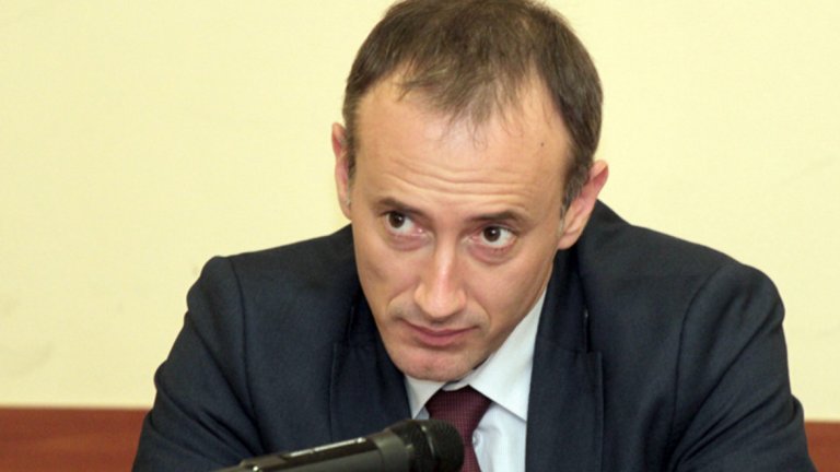 Красимир Вълчев назначи проверка след скандалите в МОН