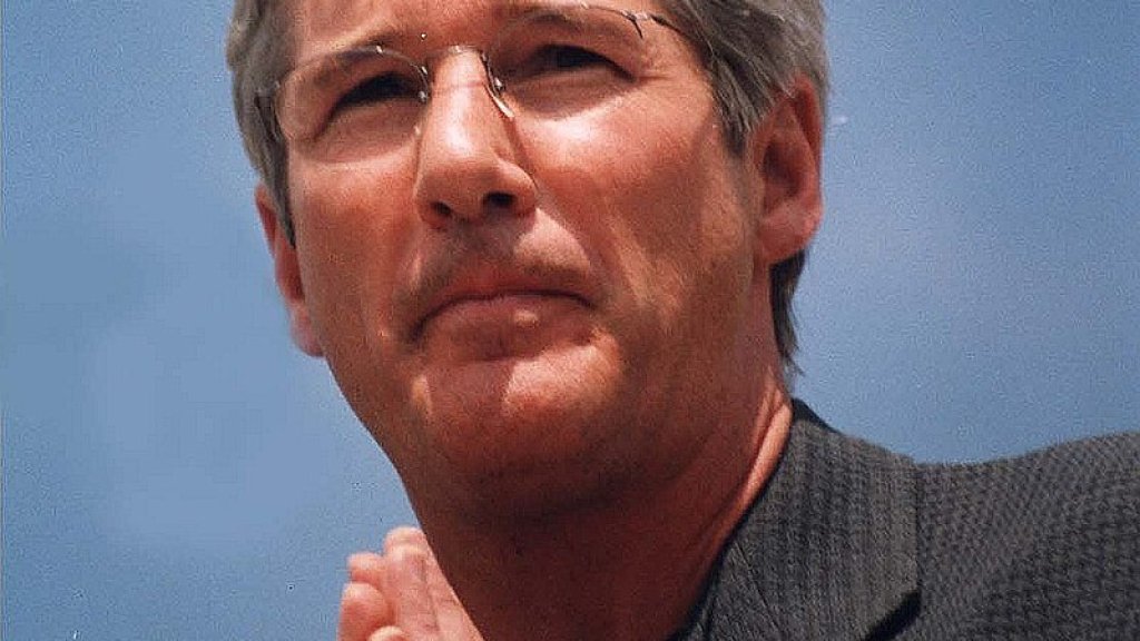 800px-Richard_Gere_by_John_Mathew_Smith