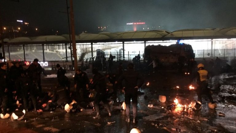Взривове са чути в близост до турския стадион Бешикташ в Истанбул, съобщават турските медии. Засега се говори поне за една експлозия.