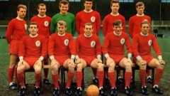 Отборът на Шенкли е изцяло в червено за първи път на 24-ти ноември 1964 г.