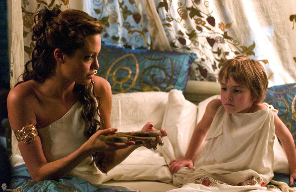 \"Александър\" разказва за живота на Александър Македонски, 2004