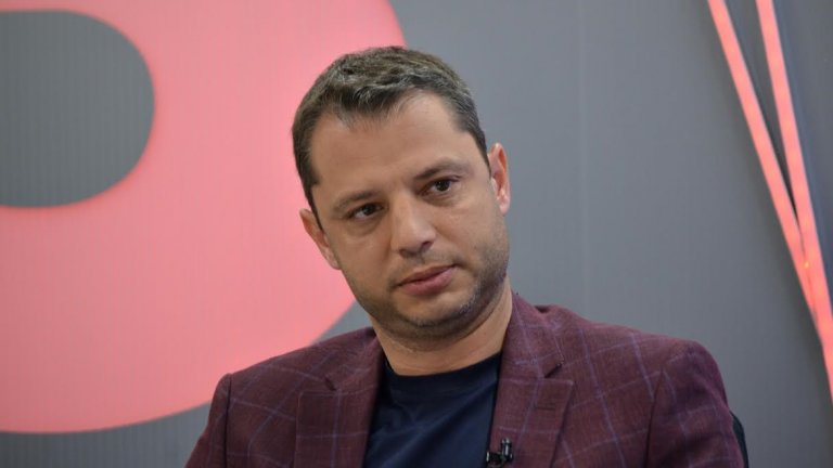Делян Добрев депозира оставката си в парламента