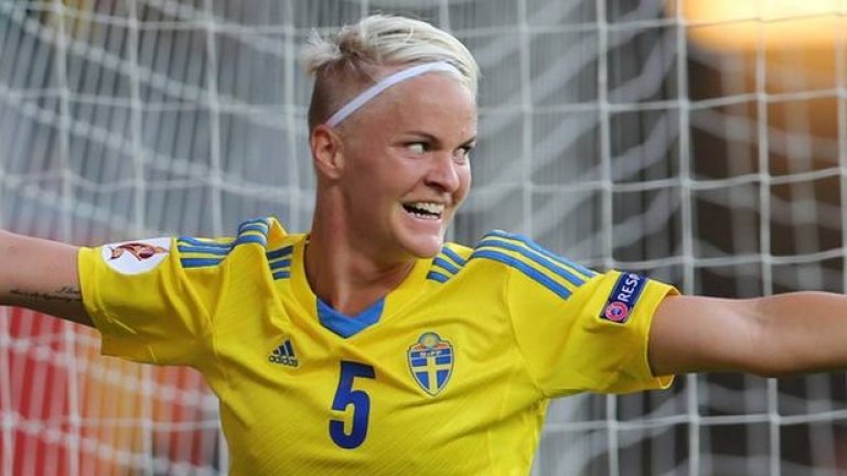 №7. Нила Фишер (Швеция) - 65 000 долара. Опорният халф  на Швеция се отличава със склонност към екстравагантни прически. На 31 г. тя има над 130 мача за родината си и е високо ценена в германския Волфсбург.