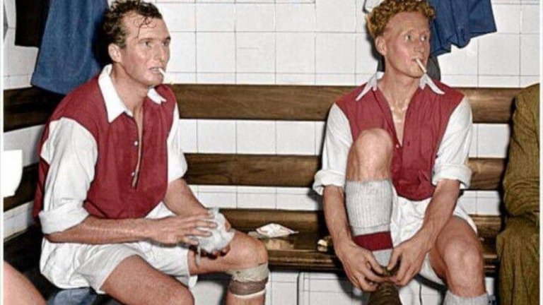 В съблекалнята на Арсенал през 1947 г.