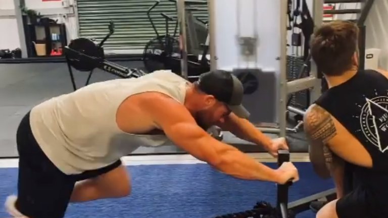 Боби Холанд Хантън не може да смогне на темпото на актьора (на снимката), който отново се готви да влезе в ролята на Тор.