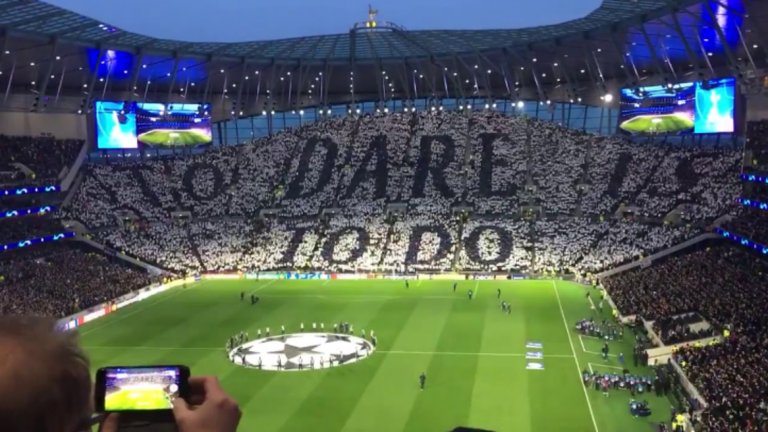 Трибуната за правостоящи на новия стадион на Тотнъм е за 7500 човека и напомня на тези от 80-те по стадионите на Острова, но доста по-обезопасена.