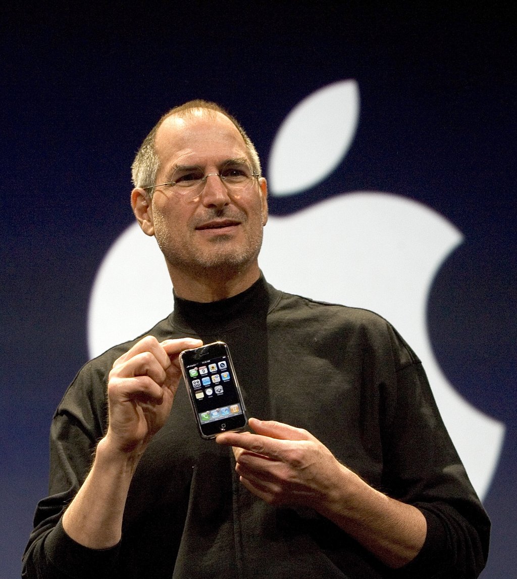 Steve Jobs Unveils Apple iPhone At MacWorld Expo
