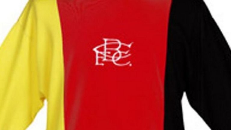 Един от трудно обяснимите случаи е третият екип на Бирмингам през сезони 72/73 и 73/74. Няма как той да бъде видян като нещо друго, освен като германското знаме. Защо?