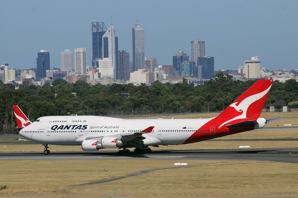 Qantas B747-438 (ER) VH-OEE #3