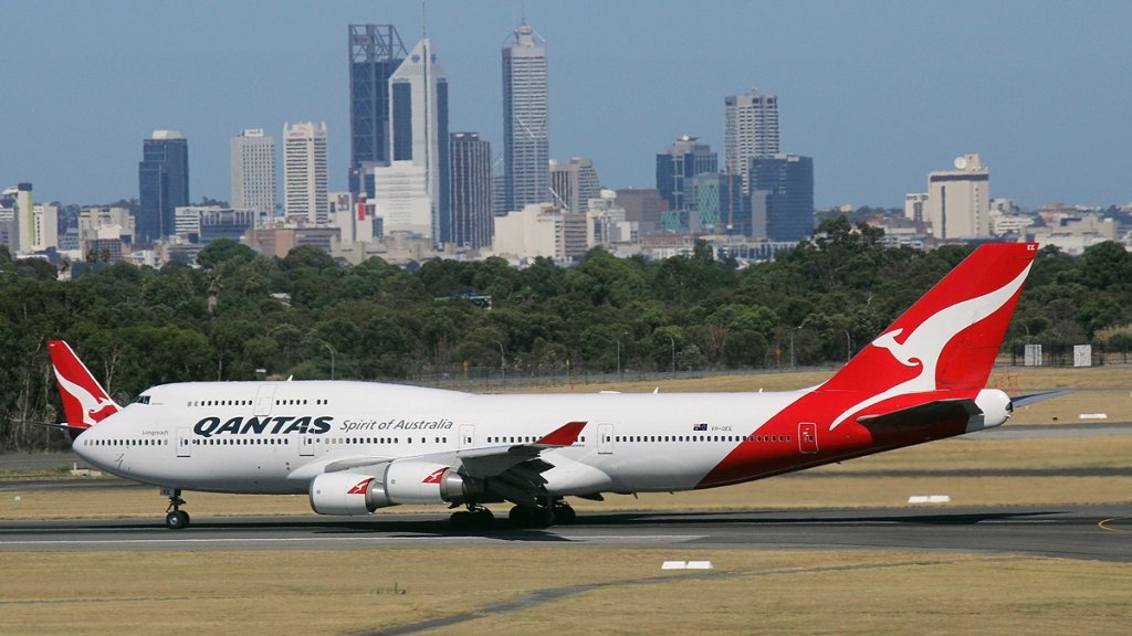 Qantas B747-438 (ER) VH-OEE #3