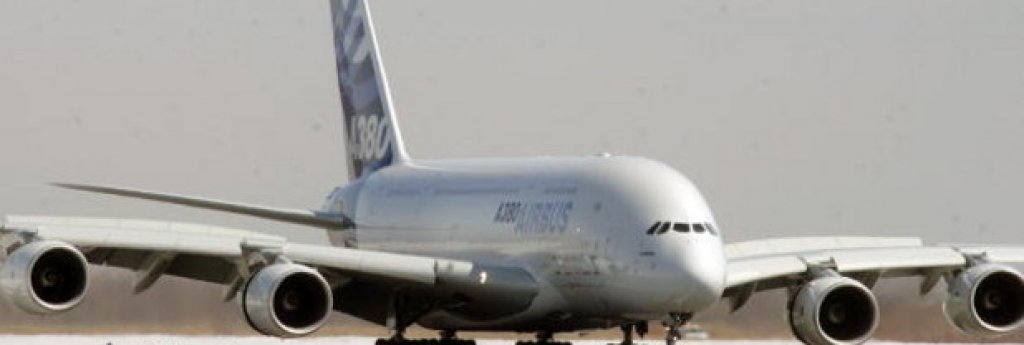 Машината има максимална излетна маса от 575 тона и се използва за редовни полети от 2007 г. Lufthansa използва своите A380 от 2010 г.