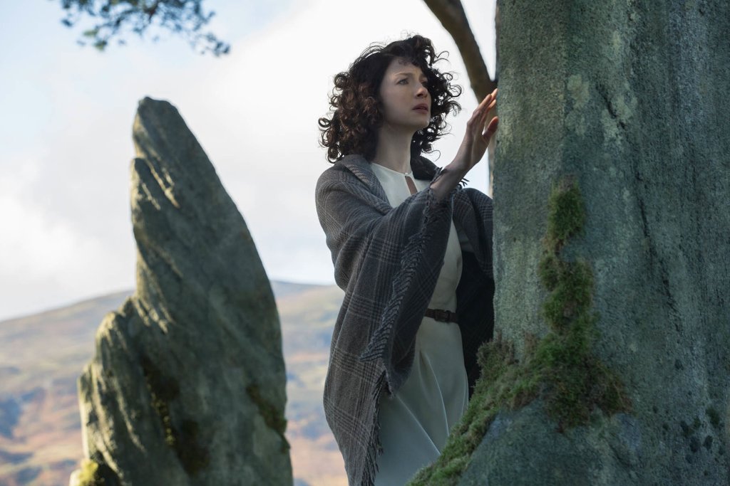 Outlander/ Друговремец

Клеър Рандъл е красива млада жена, която е работила като медицинска сестра по време на Втората световна война. След края на войната, заминава за Шотландия заедно със съпруга си. Изведнъж обаче попада в друга епоха, връщайки с