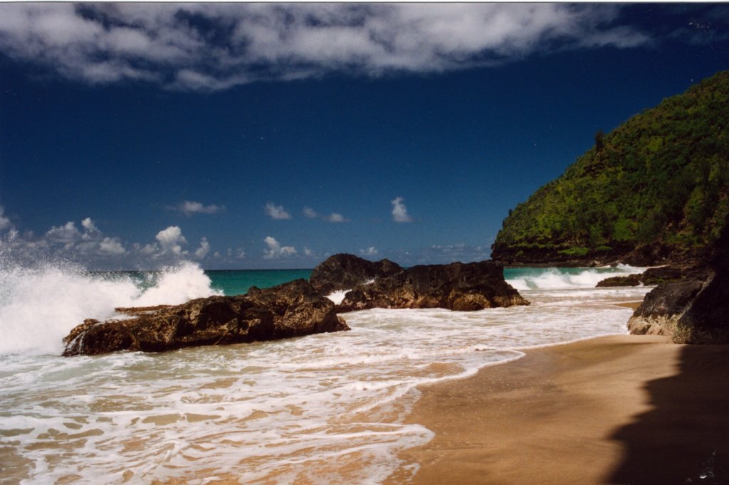 Hanakapiai_Beach,_Na_Pali_Coast,_Kauai,_Hawaii