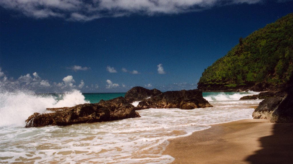 Hanakapiai_Beach,_Na_Pali_Coast,_Kauai,_Hawaii