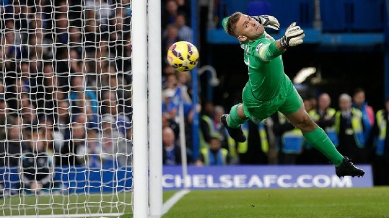 1 ноември: Дори едно от виртуозните вратарски представяния през сезона - на Робърт Грийн от КПР, не успява да спре Челси. Лидерът бие с 2:1 и крачи бързо към титлата.