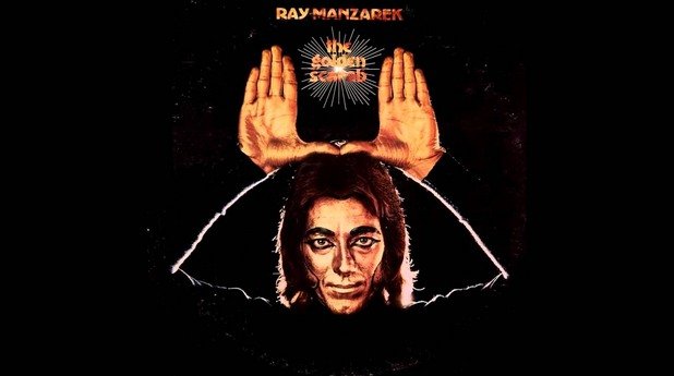 1. The Golden Scarab (1974) – Рей Манзарек

Ако има албум, който наистина е поставил под въпрос постиженията на легендарна банда, това вероятно е плачевният опит на Рей Манзарек да намери живот след The Doors. 

В непреднамерено забавния The Golden Scarab клавиристът изсипва мъчителни кабаре песни с банални текстове и неуместни опити за Doors-изми в тях. Опитайте се да чуете само титулната песен и Джим Морисън ще ви залипсва болезнено, дори никога да не сте харесвали The Doors.
