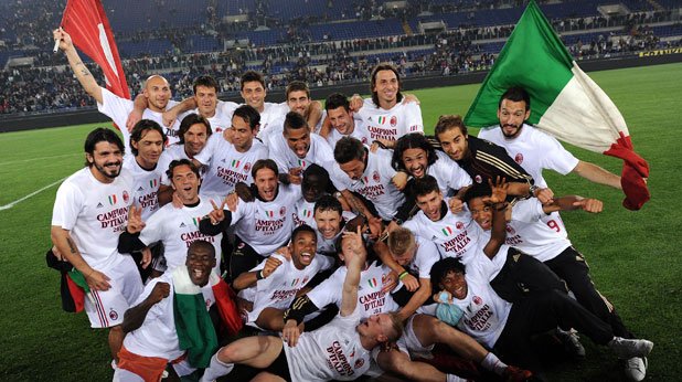 Милан спечели "скудетото" в Италия за първи път от 2004 г. насам