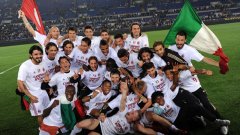 Играчите на Милан ликуват след спечелването на 18-та титла на Италия в историята на клуба