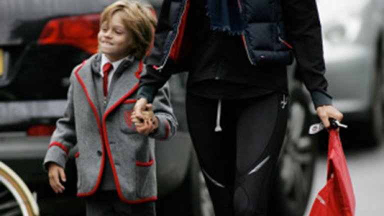 Ел Макферсън има две деца, за които да се грижи. Едното от тях учи в същото училище като сина на Клаудия Щифър