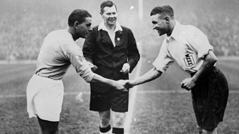 Уж приятелският мач Англия - Италия през 1934 г. бе такъв едва до 2-ата минута