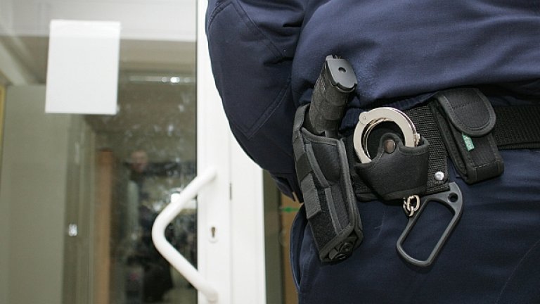 Полицията в Испания разби паспортна мафия, в която участват и българи.