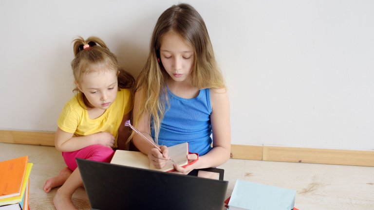 Мярката важи за периода, в който присъственият учебен процес е преустановен и обучението е дистанционно