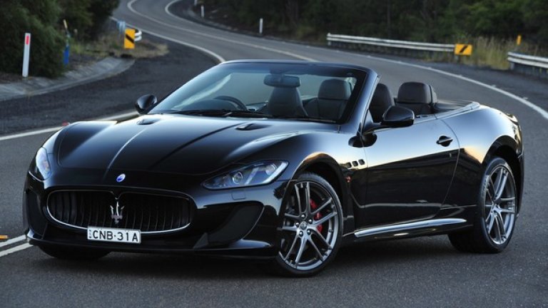 Maserati Ако останем в района около Болоня, отново в областта на автомобилите е гигантът Maserati, производител на състезателни и спортни коли. Марката има над стогодишна история, тя участва и в състезания в един момент от историята си. В момента е собственост на Fiat Chrysler Automobiles, а оборотът й за 2014-та година е 2,7 милиарда евро.