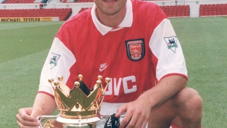 През 1998 година Бергкамп спечели титлата с Арсенал