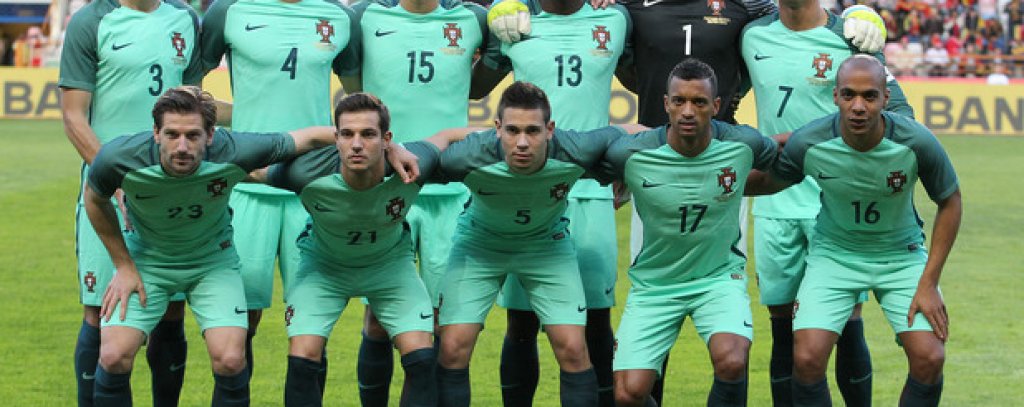 Португалия – защитата
Липсата на чиста деветка принуди селекционера Фернандо Сантош да играе схема 4-2-2-2 с Кристиано Роналдо и Нани отпред, докато зад тях да сноват четирима обещаващи млади халфове. В защитата обаче, защита с Пепе, Бруно Алвеш и вече 38-годишния Рикардо Карвальо не вещае нищо добро.