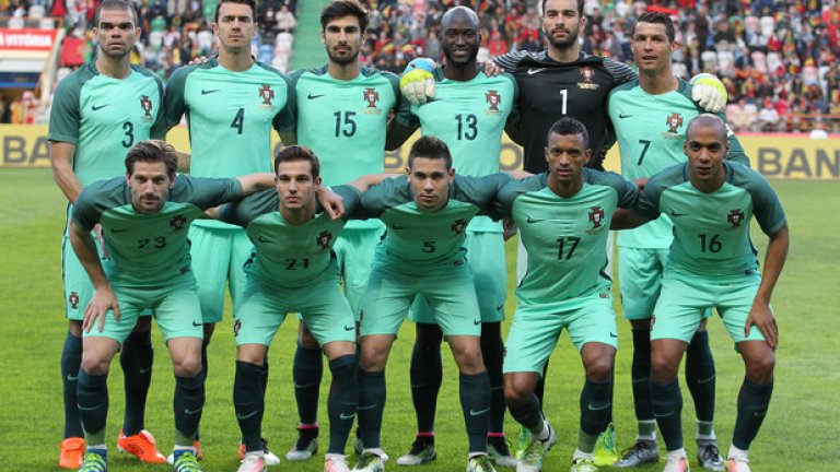 Абсолютният рекордьор е съставът на Португалия, в който има една тройка и една двойки рожденици. Жозе Фонте, Рафаел Герейро и Едер - всички празнуват рождените си дни на 22 декември, а Антони Лопес и Елизео - на 1 октомври.