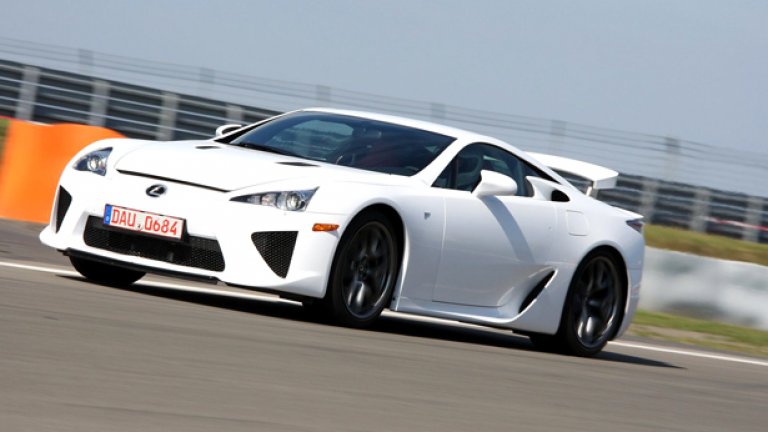 Lexus LFA е единият от двата японски модела в този елитарен клуб