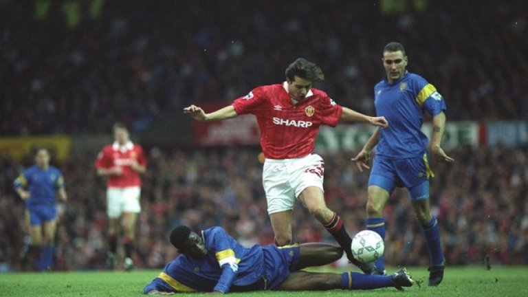 Полузащитник: Дарън Фъргюсън (Манчестър Юнайтед)
Не сме чули за по-красноречив пример за това как да попаднеш в един отбор, благодарение на факта, че баща ти е треньор. Бе в академията на Юнайтед, дебютира за първия отбор през 1990-а, а през сезон 1992/93 изигра 15 мача на мястото на контузения Брайън Робсън и си заслужи златния медал. След завръщането на Робсън през ноември, не изигра нито един мач повече.