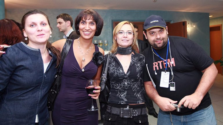 Ирина Поррузиaн с част от екипа на "Нетинфо" от края на 90-те на 10-тата годишнина на компанията 