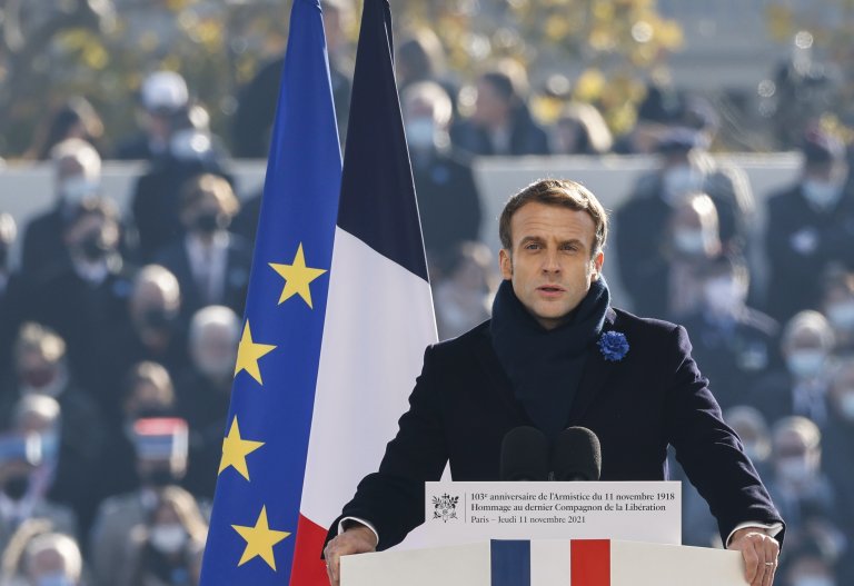 Амбициите на френския президент да даде ново решение за бъдещето на Европа се видяха още в първия му мандат, когато той започна активно да лобира за единна армия на ЕС. 