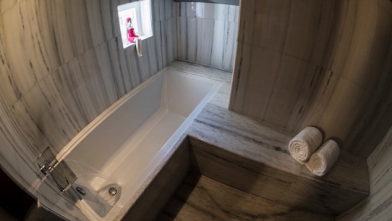 Дяволът, или кукла с хавлия, е в детайлите