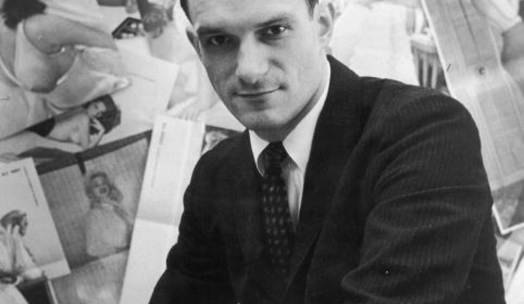 Хефнър издава първия брой на Playboy през 1953 година. На корицата е Мерилин Монро. Капиталът на издателя е 600 долара собствени средства и 8000 долара заем. Над 50 хил. са продадените броеве. 