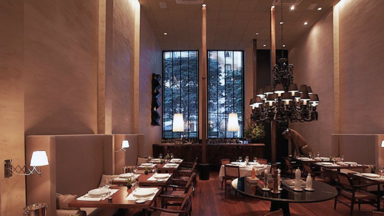 D.O.M. е станал приоритетна дестинация за всички пътуващи по света гастрономи, но това не означава, че главният му готвач Алекс Атала почива на лаврите си.