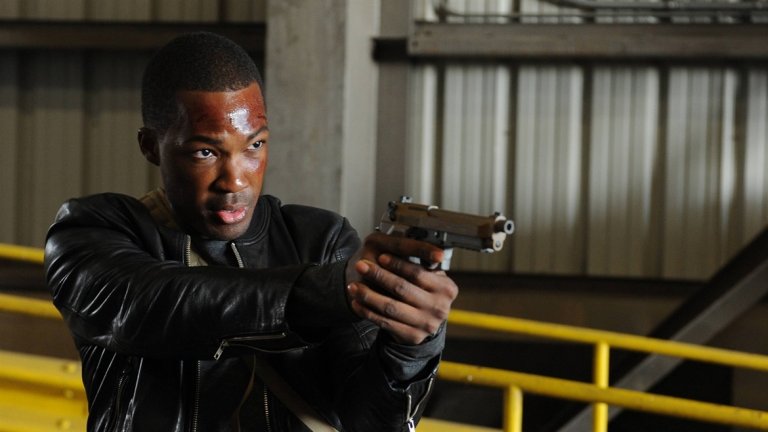 24: Legacy
След опита за рестарт на поредицата "24" едно стана ясно - Ерик Картър не е Джак Бауър и няма и как да бъде. Когато "24" за пръв път се появи на екран, споменът за 11 септември беше съвсем пресен. Тогава образът на агента на ФБР, който е готов на всичко, за да спре терористите, беше повече от добре приет. През 2017 г. обаче опитът за възраждането на този образ, макар и с друг герой зад него, е по-скоро неуспешен. А и Кийфър Съдърланд си е Кийфър Съдърланд. Не може току така да бъде заменен.
