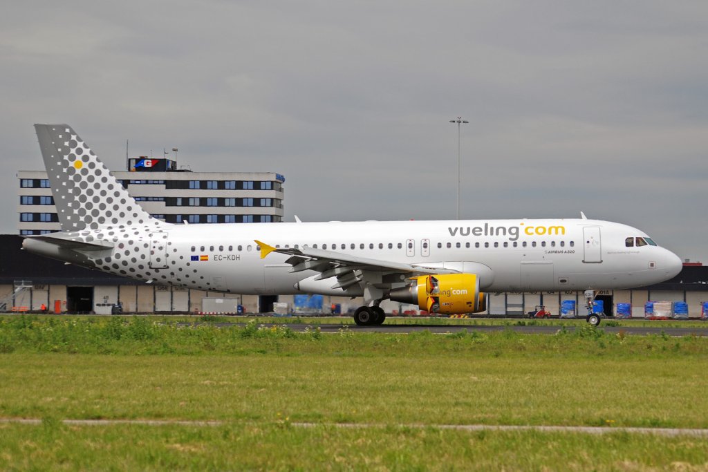 EC-KDH_Vueling_airlines