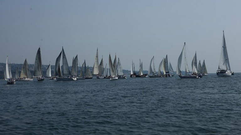 47 яхти от седем страни и 320 състезатели се включиха в XIII-ата регата "Кор Кароли".