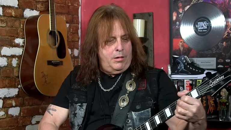Светът се раздели с велик метъл китарист, който ще бъде запомнен като пионер в два жанра