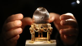 Яйце на Фаберже се нарича всяко едно от 68-те бижутерийни изделия за руските императори и частни колекционери, в периода 1885-1917 г.