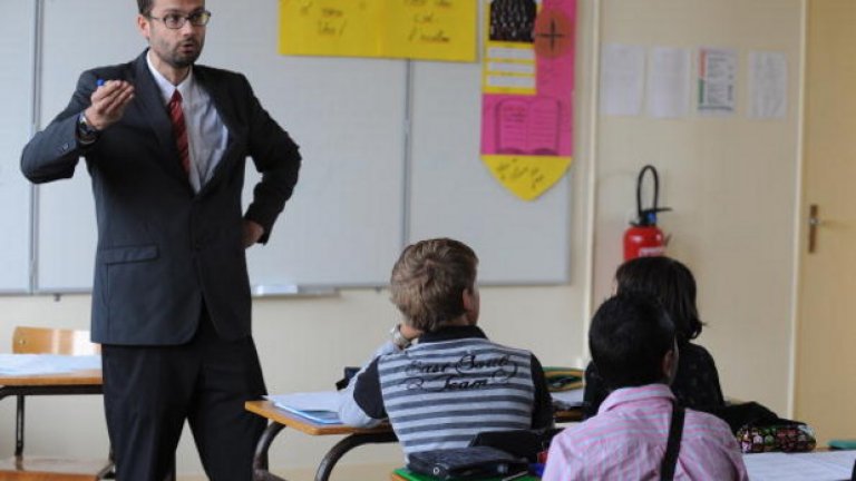 Вчера разбрах, че учителят ми по история в четвърти клас е починал. Беше алкохолик.