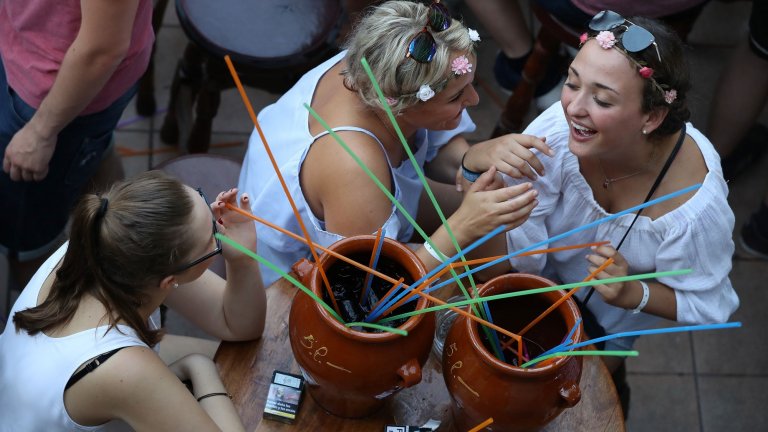 Балеарските острови опитват да контролират парти туристите