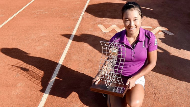 30. Куруми Нара, тенис. Разбира се, нейната теза е, че бъдещето и е на корта. Но всъщност, когато си на 22 години и си номер 262 в света, едва ли те чака кариера като на Серина Уилямс. Японката обаче е хит в родината си, където и предлагат да води собствено тв предаване.