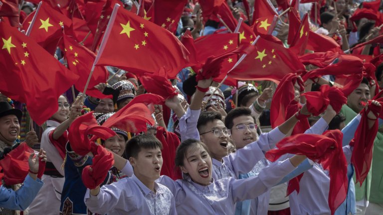 Китай празнува 70 години комунистическа власт, а за Хонконг е "Ден на скръбта"