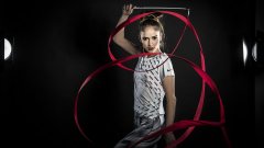 Невяна Владинова - едно от новите златни момичета на България. Облекло от серията Nike running.