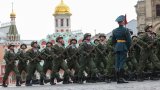Скромен и скучен: Парадът за Деня на победата в снимки