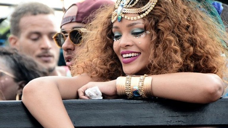 Хамилтън купонясва с Риана в Барбадос